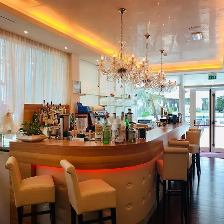 Отель Ca' D'oro Tre Stelle Superior Adults Only Бибионе