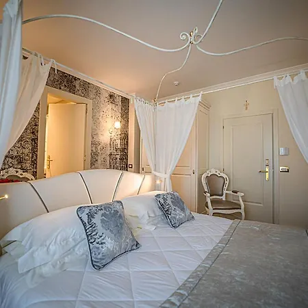 Отель Ca' D'oro Tre Stelle Superior Adults Only 3*